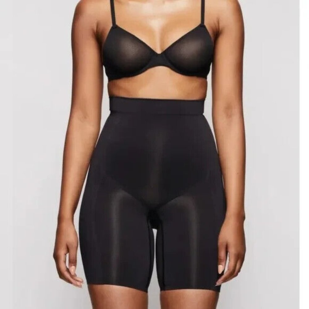 SKIMS Bonded High Waisted Shorts In Onyx Size Small New With Tags
